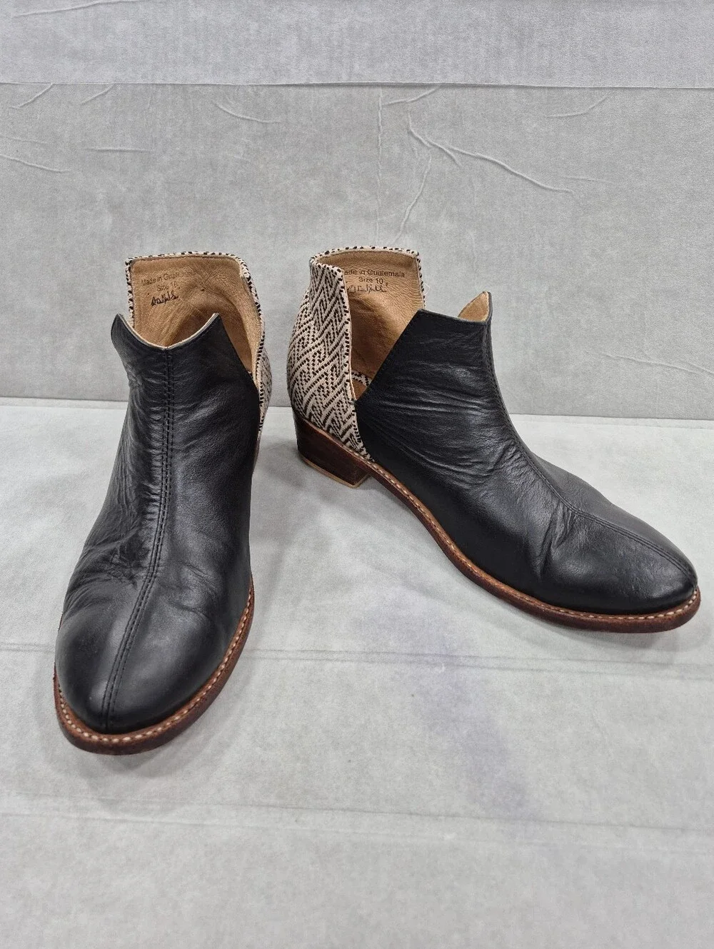 The Root Collective Lee ankle booties women's 10 black leather fabric back